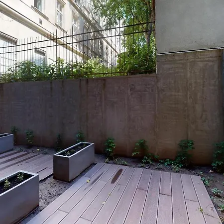 Apartman In 13 *